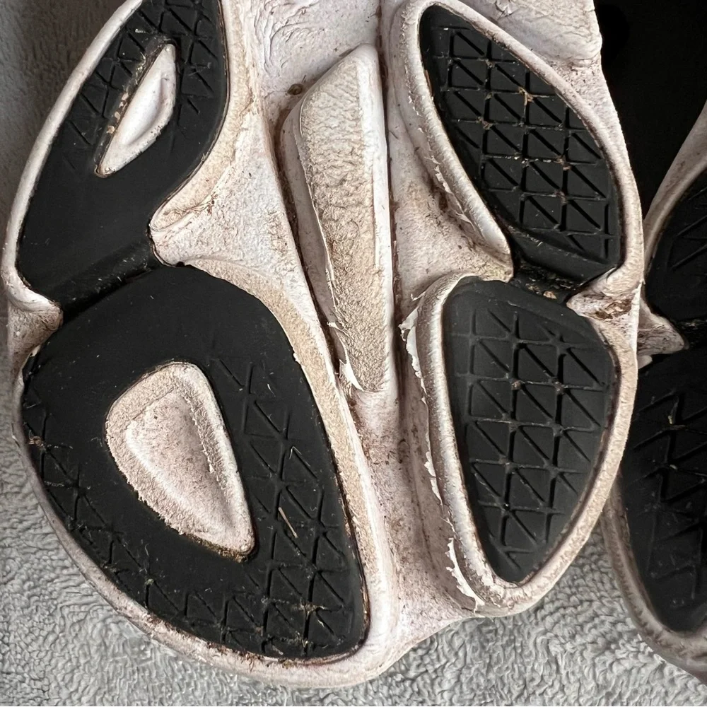 Hoka One One Bondi 8 Women's Wide Cushioned Running Shoe Sneaker Black White 8.5 - Picture 13 of 17